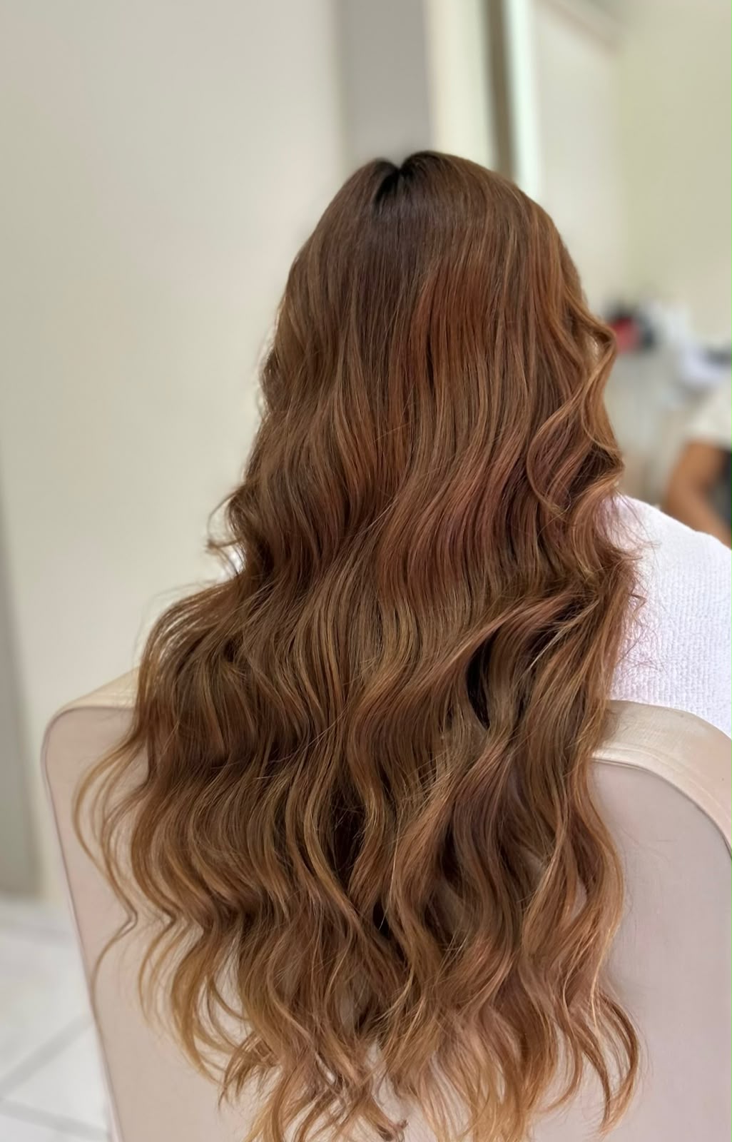 Ruivo acobreado com ondas longas