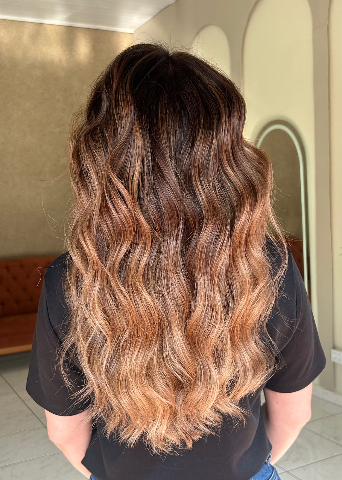 Ondas longas com iluminado caramelo