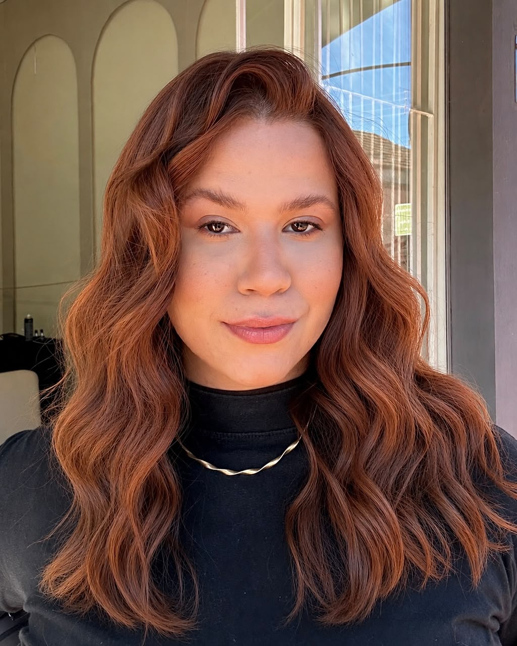 Ruivo acobreado com ondas, feito no Elegance Salon